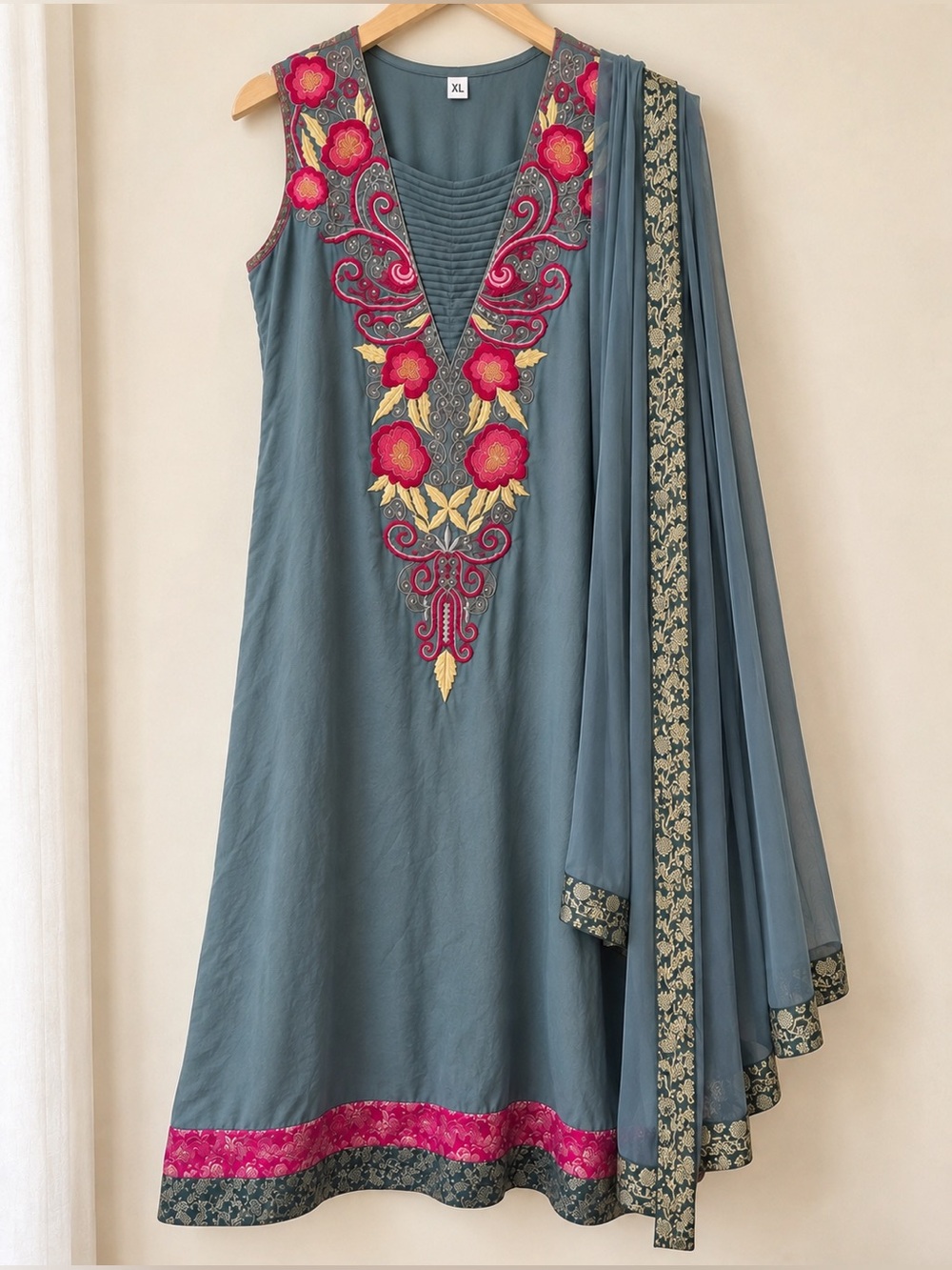 Pakistani/Indian 4-Piece Embroidered Salwar Kameez Set - Picture 2 of 3